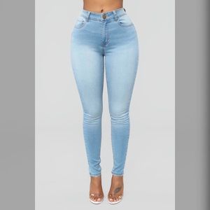 FASHION NOVA BOOTY LIFTING JEANS